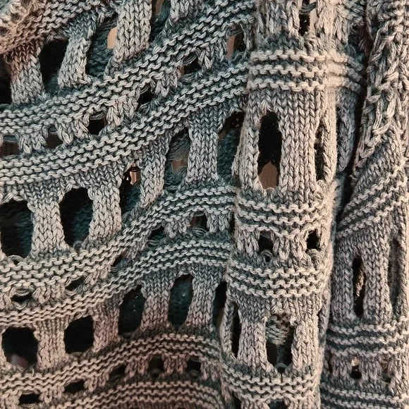 Buckle Gray Knit Sweater - Picture 4 of 4